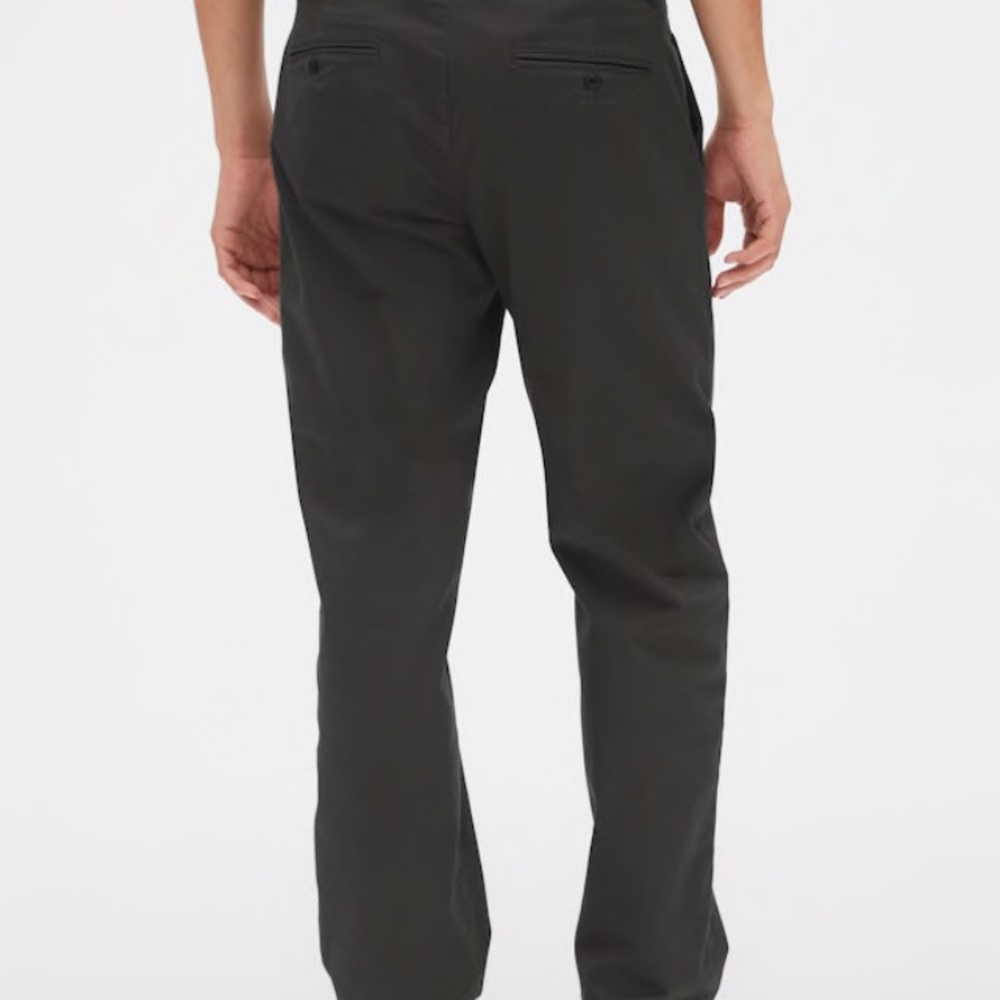 Gap Modern Khaki in Relaxed Fit for Men
